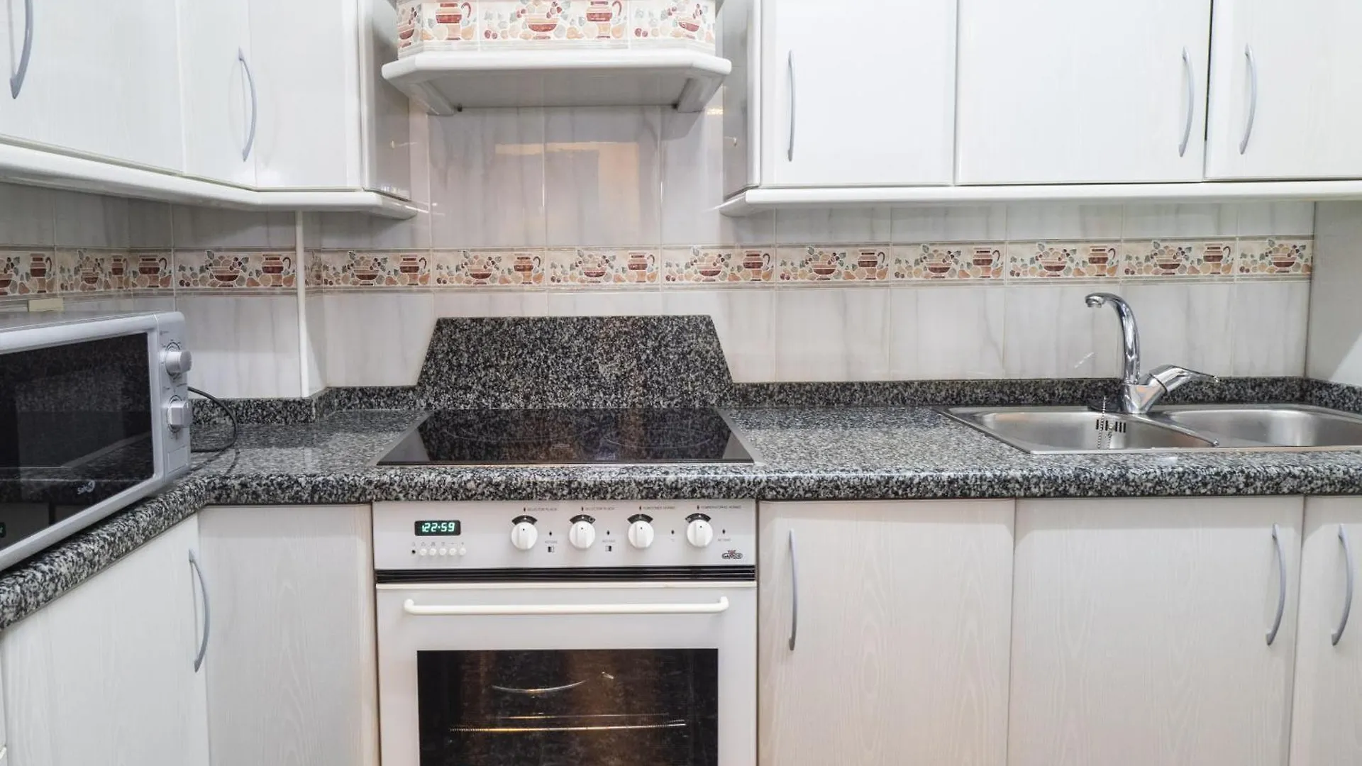 Cubo\'S Evy Malaga Apartment contacts